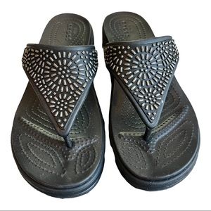 Crocs Monterey Diamonte flip flops